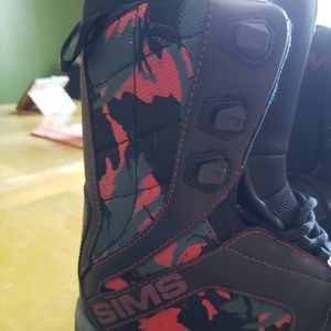 Boys size 2 Sims Snowboard boots